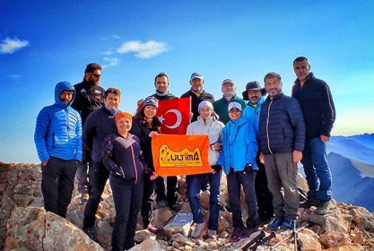 <p>Aydos Dağı  Orta Toroslarda, Konya Ereğli’de bulunan, tırmanışı güzel bir dağdır. 3430m irtifası olan Aydos, Ulukışla’nın Bolkar dağlarının 20km kadar batısında  ve Bolkar’ın Ereğli tarafından ulaşılan uzantısıdır ve aslında bu masifin hem boyut hem yükseklik olarak en yüksek dağlarından birisidir.</p>